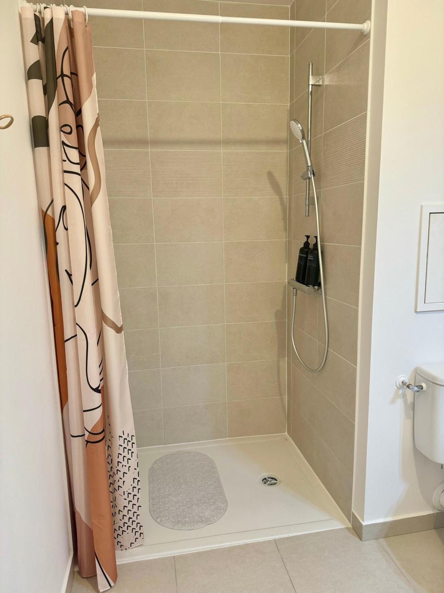 Studio Moderne Et Tout Equipe, Proche Du Rer, Paris & Aeroport D'Orly En 20 Min, Lit Bebe Sur Demande Витри сюр Сен Екстериор снимка