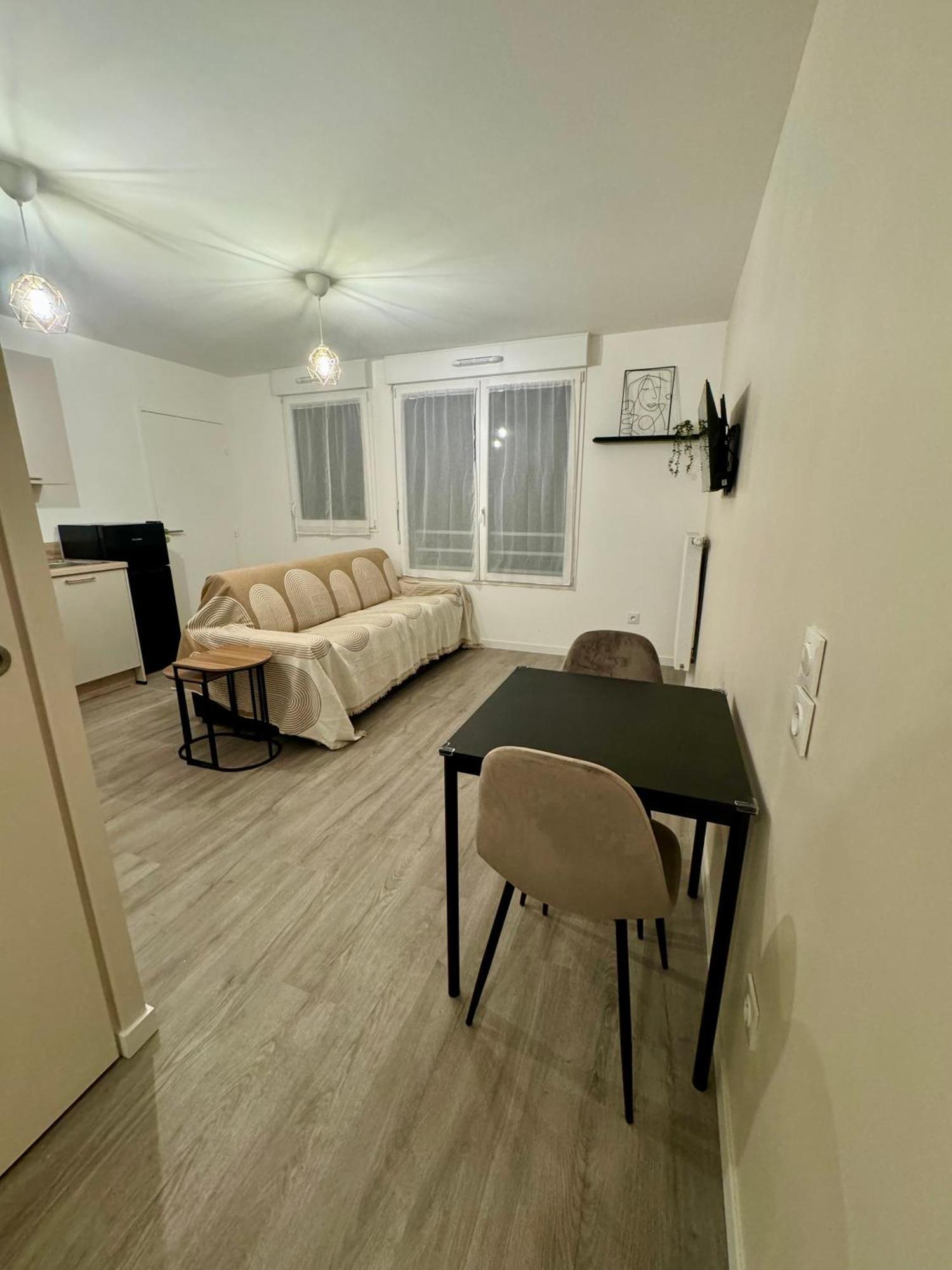 Studio Moderne Et Tout Equipe, Proche Du Rer, Paris & Aeroport D'Orly En 20 Min, Lit Bebe Sur Demande Витри сюр Сен Екстериор снимка
