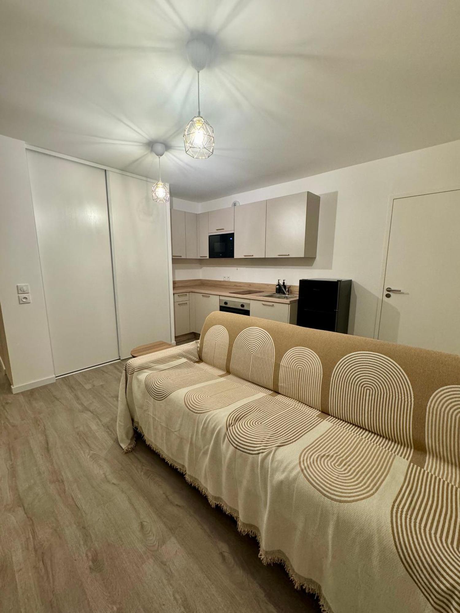 Studio Moderne Et Tout Equipe, Proche Du Rer, Paris & Aeroport D'Orly En 20 Min, Lit Bebe Sur Demande Витри сюр Сен Екстериор снимка